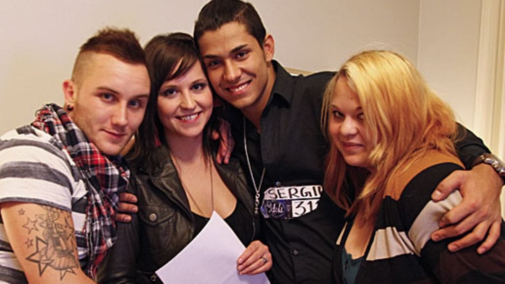 Idolsin teatteriviikonlopun ensimmäistä yötehtävää treenaamassa Artur Rassmann, Tiia Ahonen, Sergiu Zsolnay ja My Blomström.