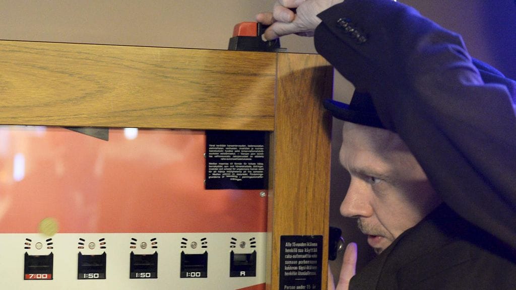 Olavi Sydänmaanlakka pelasi viimeiset kolikot Pajatsoon Kaivopihan Pelaamossa järjestetyssä mediatilaisuudessa 11. maaliskuuta 2015.
Viime vuosikymmeninä Pajatson pelaamismäärä on laskenut, ja oli tullut aika päästää kansanterveydelle yli miljardin tuottanut klassikkopeli lepoon.