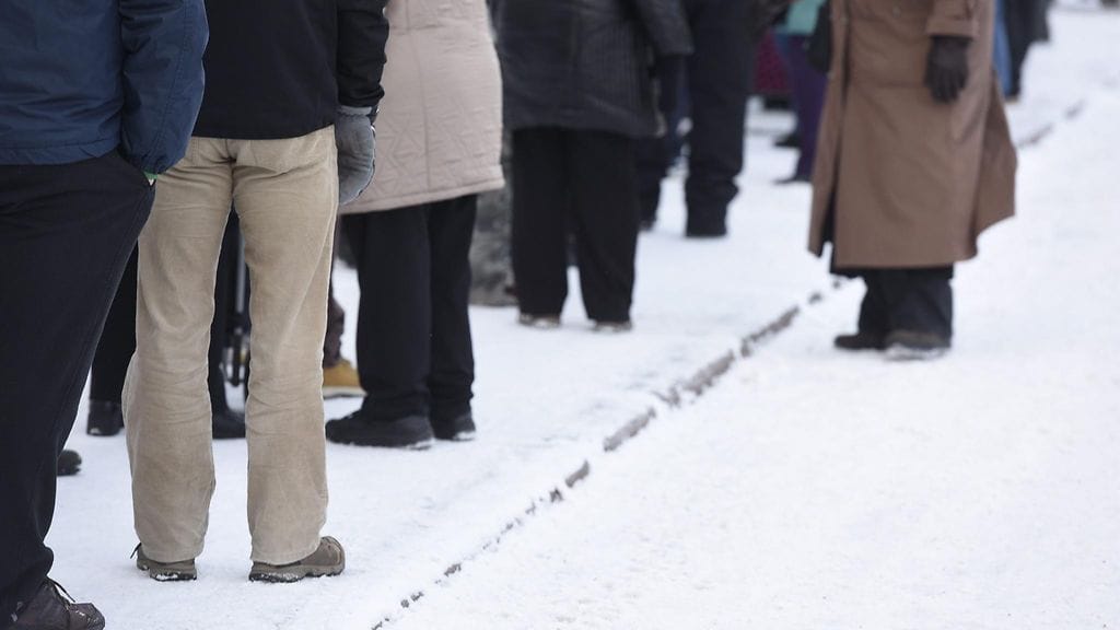 Leipäjonosta haetaan paitsi ruokaa myös seuraa ja tukea.