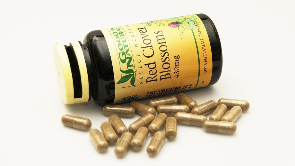 Muun muassa puna-apilavalmisteiden on väitetty auttavan vaihdevuosioireiden lievittämisessä.