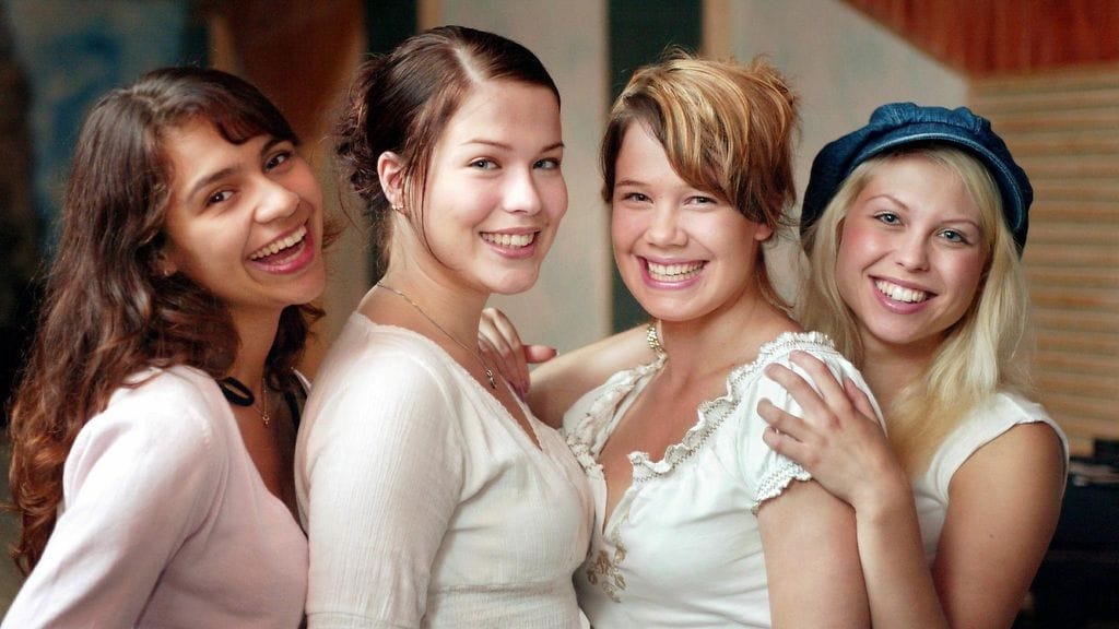 Gimmel eli Ushma, Jenni. Jonna ja Susanna vuonna 2002.