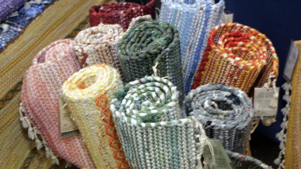 Räsymattoja löytää käytettyinä kirppareilta, nettihuutokaupoista ja kierrätyskeskuksista.