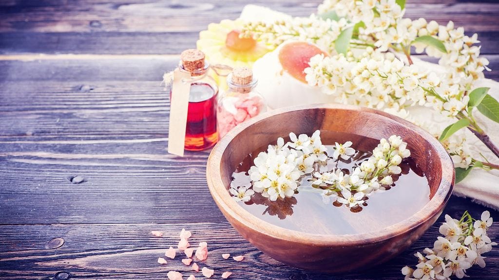 Aromaterapia tuoksuu hyvältä, mutta tekeekö se hyvää myös fyysisesti?