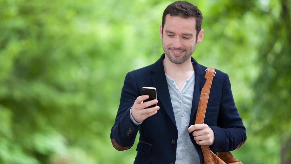 Pelaavatko myös miehet tekstiviesteillä?