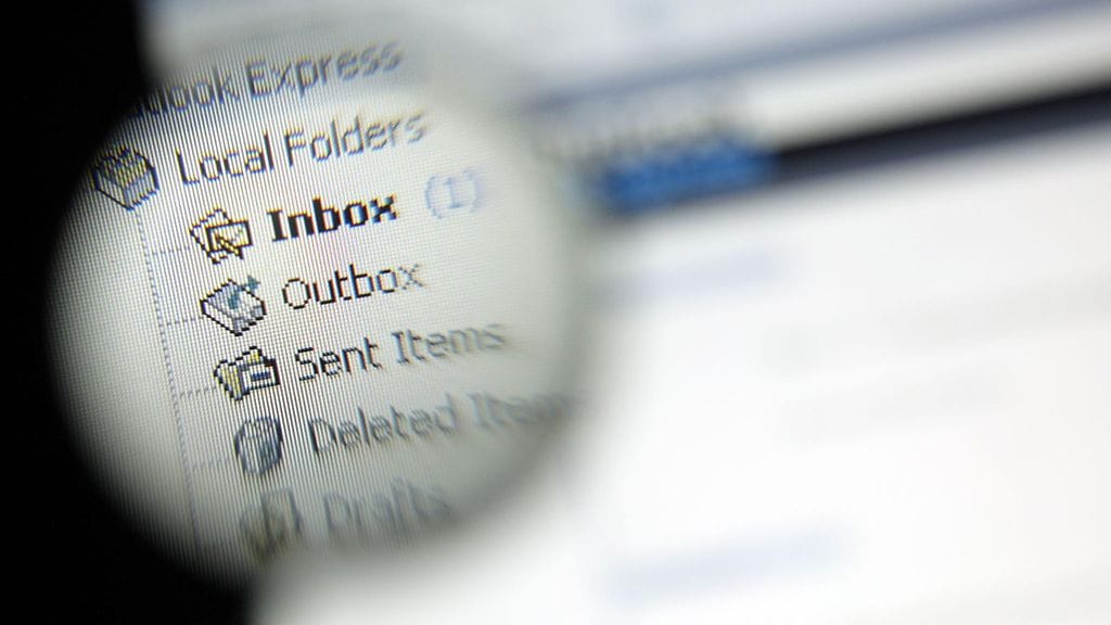 Avun saamista sähköpostitse edesauttaa napakka viesti, selkeä määräaika ja henkilökohtainen ote.