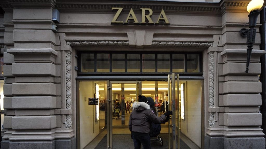 Vaateliike Zara Helsingin keskustassa. Kuvituskuva.