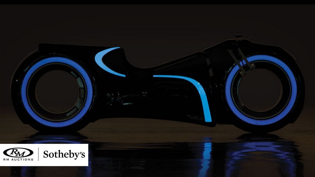 Hetkinen, tuliko sähkömoottoripyöristä juuri cooleja? Tron: Legacy -elokuvan innoittamana räätälöity sähkömoottoripyörä kerää varmasti katseita kaduilla.