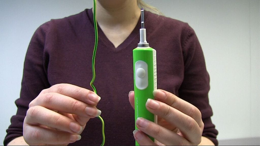 Niin sanottu r-vika hoituu sähköhammasharjalla. Sähköhammasharja voi auttaa lasta oppimaan "ärrän".