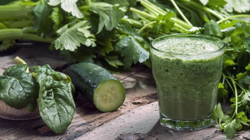 Vihreä terveysjuoma voi auttaa litistämään vatsaa jo yhdessä yössä.