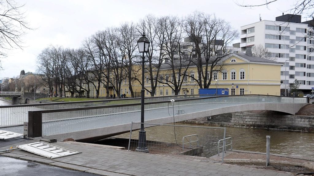 Aurajoki virtaa Turun keskustan läpi.