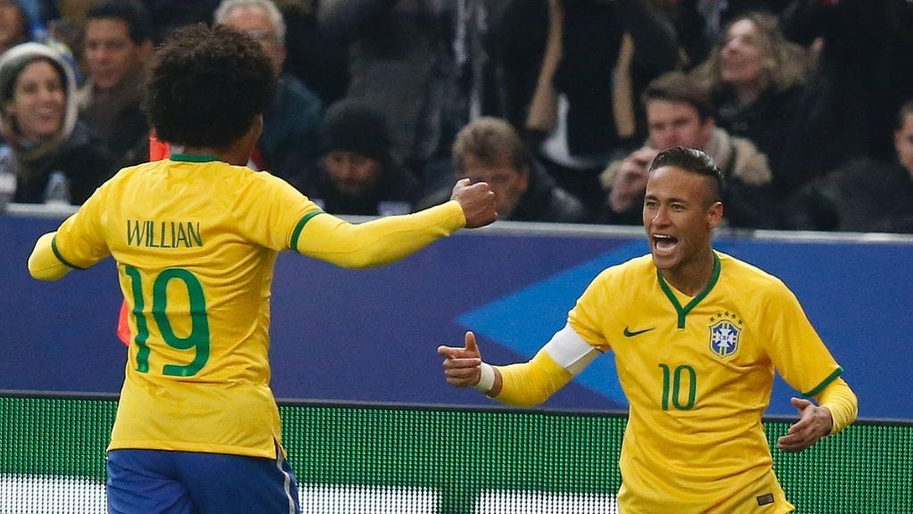 Neymar juhlii tekemäänsä Brasilian 2-1-maalia.