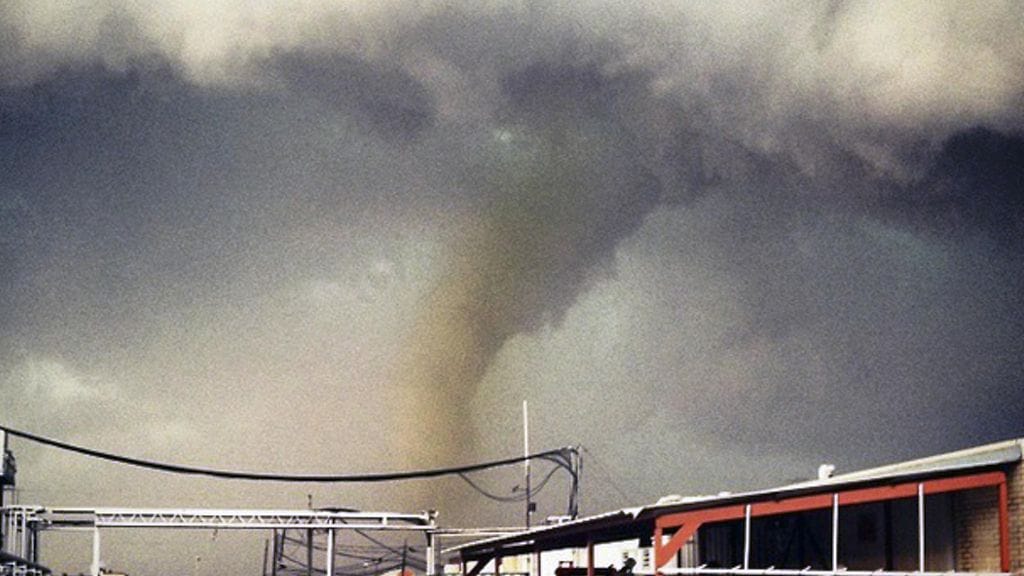 Kuvan tornado teki tuhojaan Oklahomassa 25. maaliskuuta.