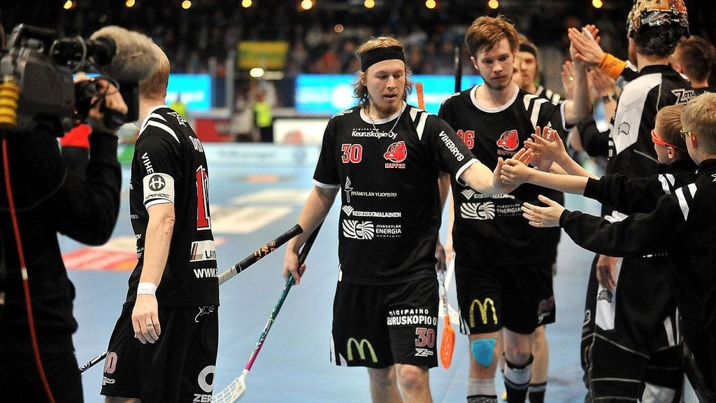 Veli-Matti Hynynen (numero 30) keräsi tehot 1+1 avausfinaalissa (arkistokuva).