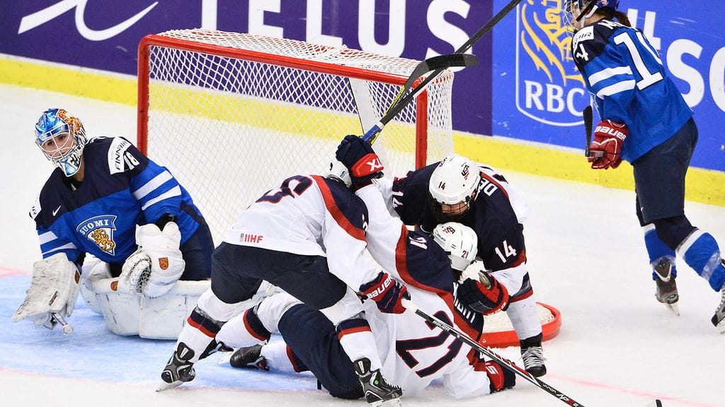 Hilary Knight on tasoittanut lukemat 1-1:een.