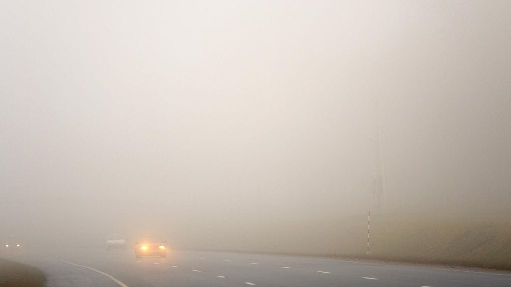 Jos sinun on vaikea havaita edelläsi ajavaa autoa, on myös perässäsi ajavalla mitä ilmeisemmin vaikeuksia havaita sinut.