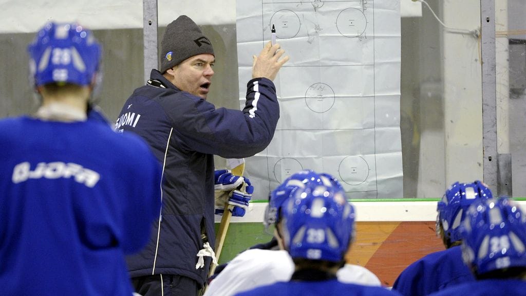 Raimo Helminen toimi Suomen alle 20-vuotiaiden maajoukkueen päävalmentajana 2011-12.