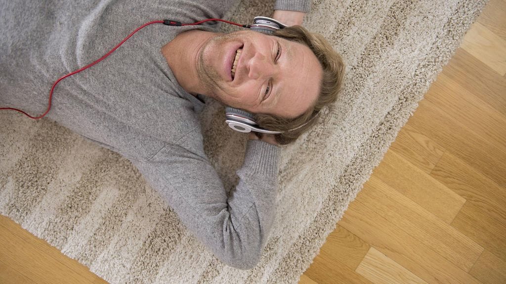 Dosentti Irma Järvelän mukaan tutkimus viittaa siihen, että ihmisen musiikin kuuntelulla ja linnunlaululla olisi yhteinen kehityshistoriallinen alkuperä. Kuvituskuva.