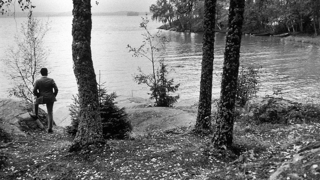 Hannes Markkula 1969 Bodom-järvellä, kun yksi kolmoismurhan pääepäillyistä (kioskinpitäjä) oli tehnyt itsemurhan hukuttautumalla.