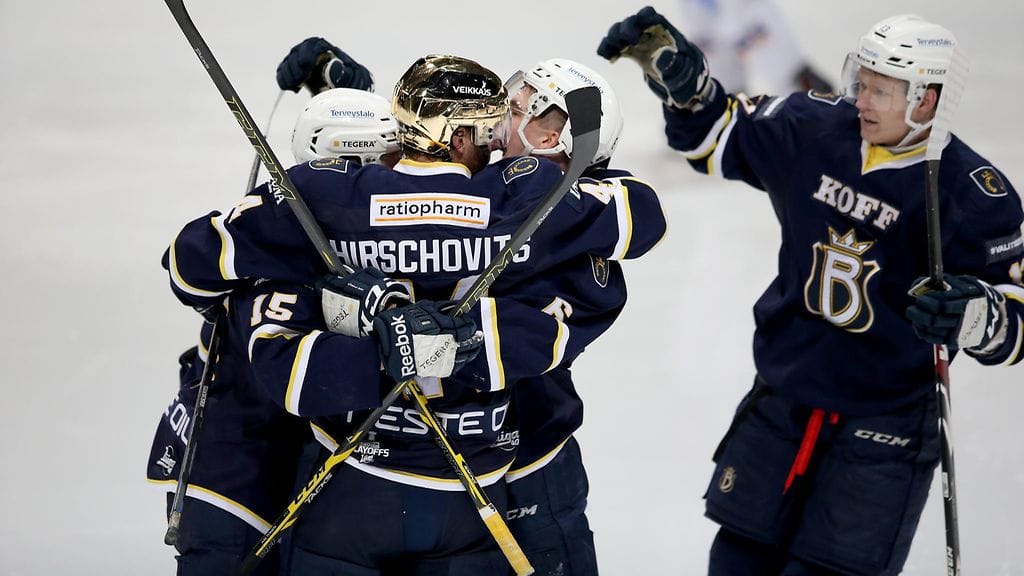 Bluesin kuluva kausi SM-liigassa päättyi puolivälierätappioon JYPille.