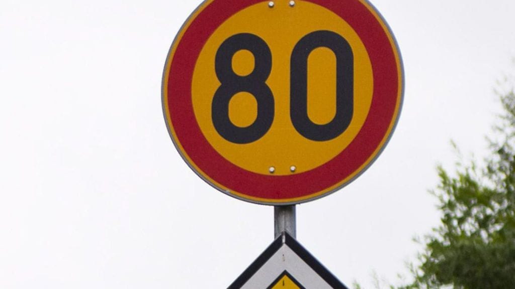 Tiellä oli 80 kilometrin nopeusrajoitus, mutta toimitusjohtaja täräytti poliisin tutkaan peräti 133 km/h.