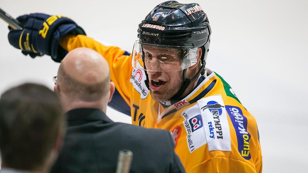 Ville Nieminen kävi kertomassa Risto Dufvalle, mistä hylätyssä maalissa oli kyse.