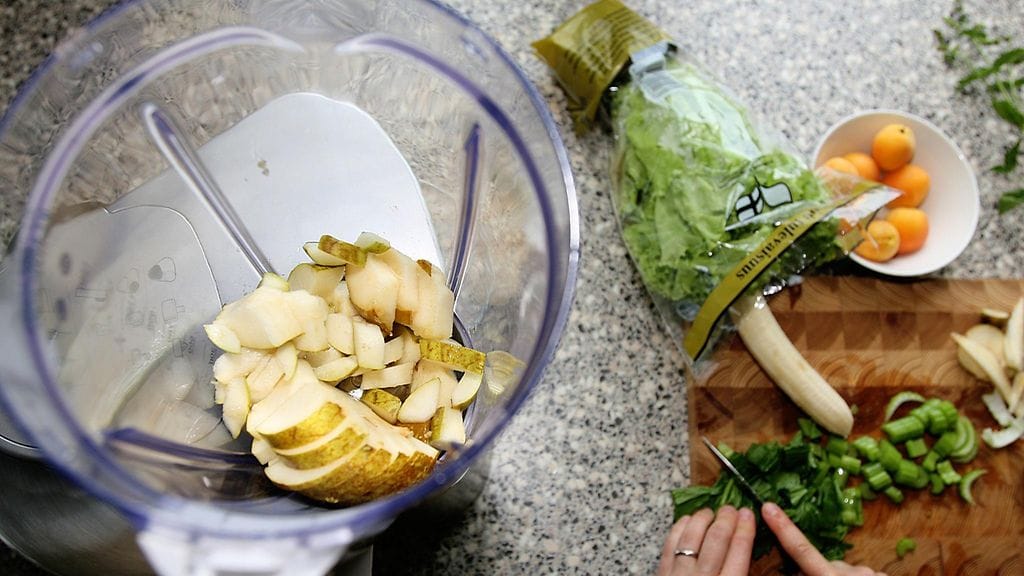 Puhdistus onnistuu yhtä helposti kuin smoothien teko.