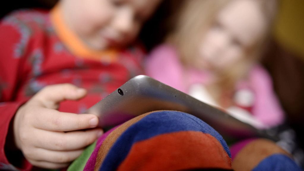 29018081 Tablettitietokone koululainen