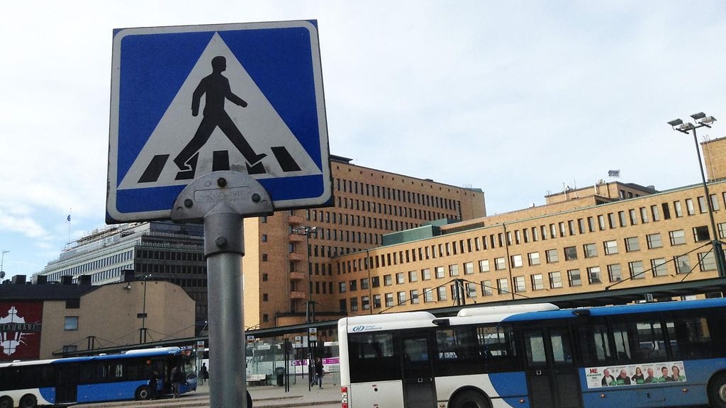 Tapaus sattui Helsingin päärautateiaseman lähettyvillä, Elielinaukiolla.