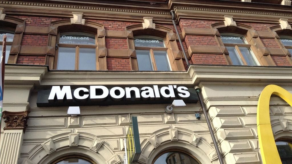 Mikäli pikaruokaketju todetaan syylliseksi työtapaturmaan, sitä odottavat kymmenien tuhansien eurojen korvaukset. Kuvan McDonald's ei liity tapahtumiin.