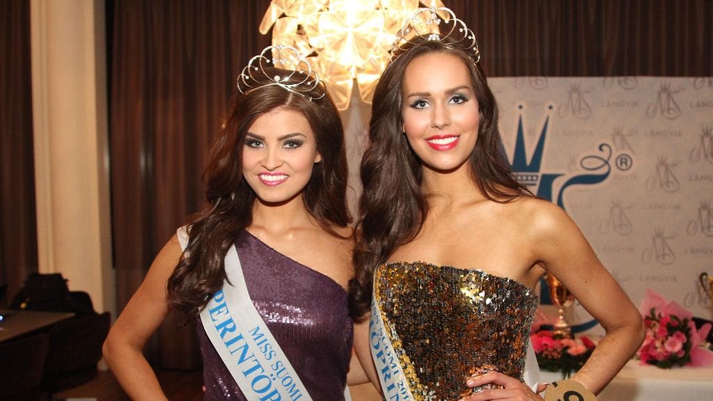 Miss Suomi 2015: Toinen perintöprinsessa Saara Ahlberg ja ensimmäinen perintöprinsessa Carola Miller.