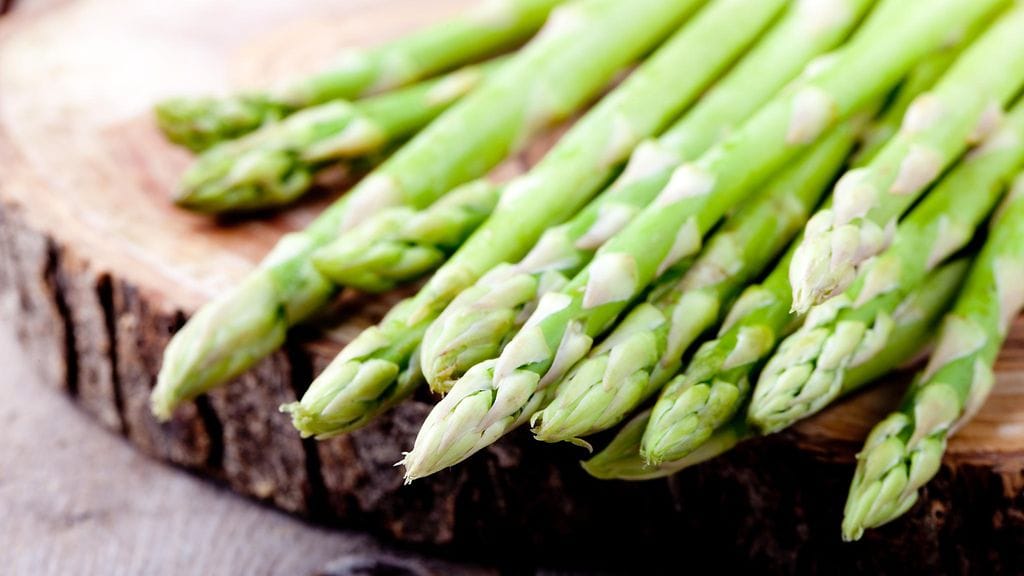 Sille, miksi virtsa saattaa haista parsaruoan jälkeen pahalta, on mielenkiintoinen syy!