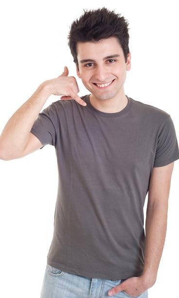 Mies tekee soitellaan-eleen kädellään