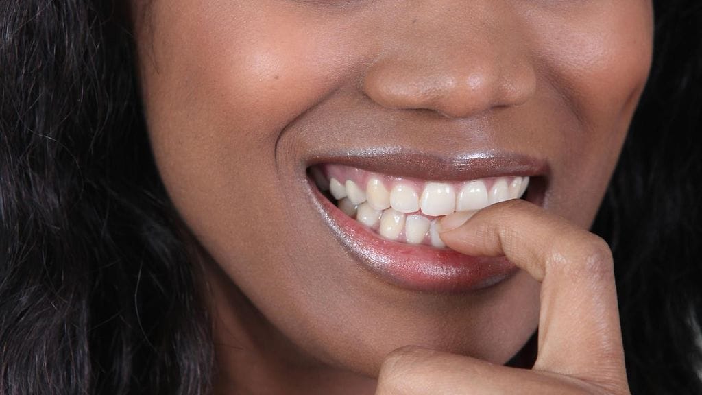 Nainen flirttailee 2