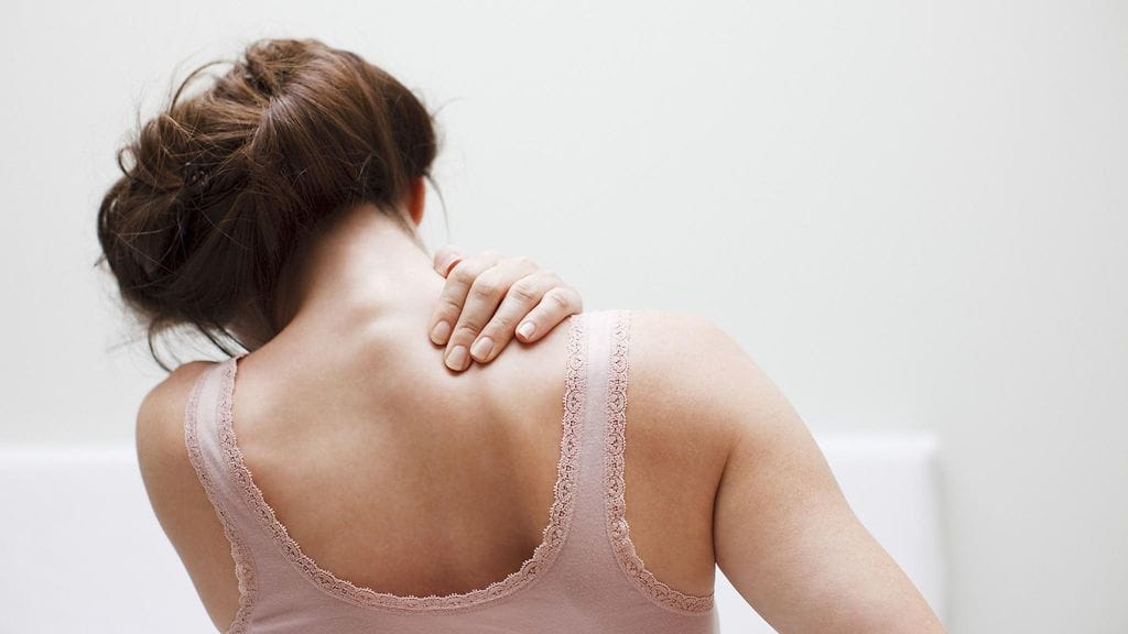 Yläselän kipuja voi lievittää vahvistamalla ryhtilihaksia. Kuvituskuva.