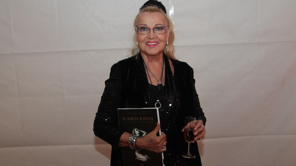 Virpi Miettinen Marika Kiviharjun kuvateoksen julkaisutilaisuudessa 22.4.2015.