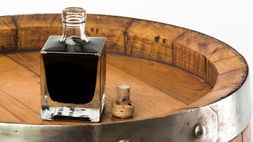 Aito balsamico kypsyy puutynnyreissä.