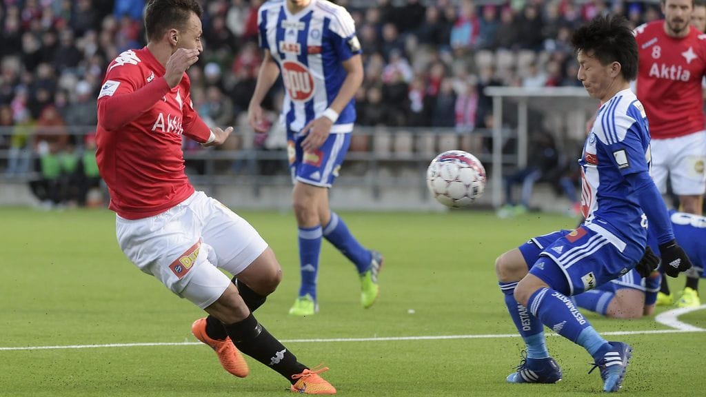HIFK:n Youness Rahimi ja HJK:n Atomu Tanaka