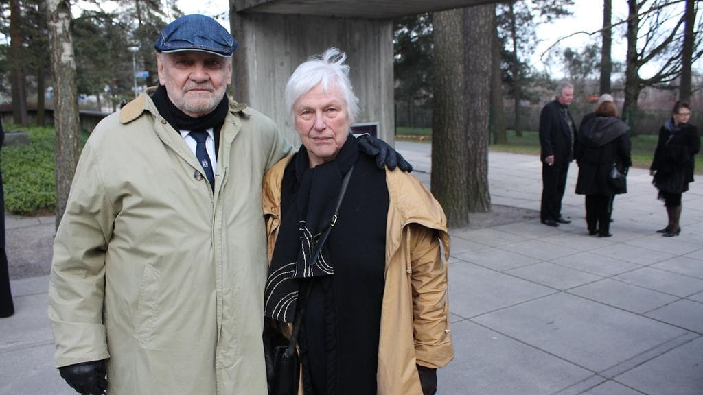 Jukka ja Liisa Virtanen Kari Tapion lesken, Pia Viheriävaaran hautajaisissa Espoossa Tapiolan kirkossa 24.4.2015. (1)