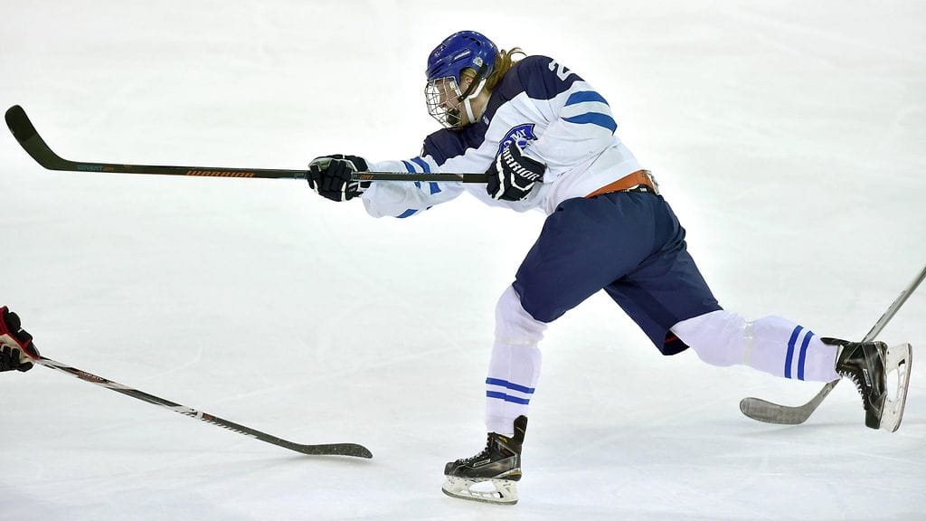 Patrik Laine tykitti kaksi osumaa MM-välierässä Sveitsin verkkoon.