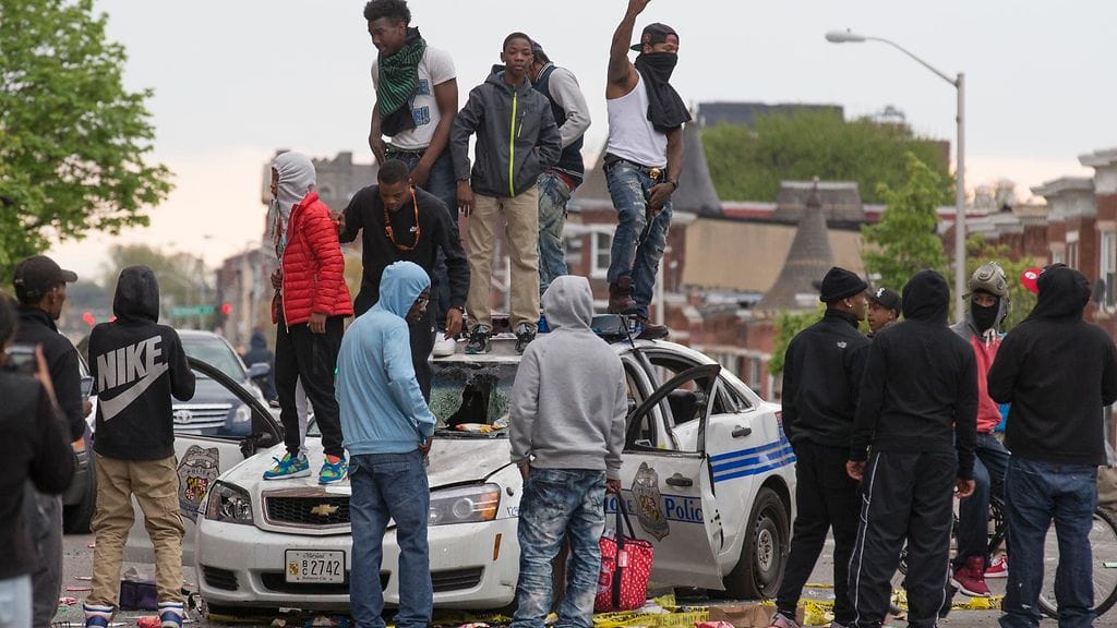 Freddie Grayn kuolema aiheutti mellakointia Baltimoressa, jossa valtaosa väestöstä on tummaihoisia.