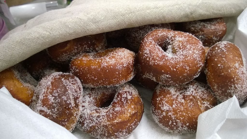 Internetistä löytyy useita reseptejä "sotkun munkkeihin". Resepti on myös julkaistu sotilaskotipostikorteissa. Kuvituskuva.