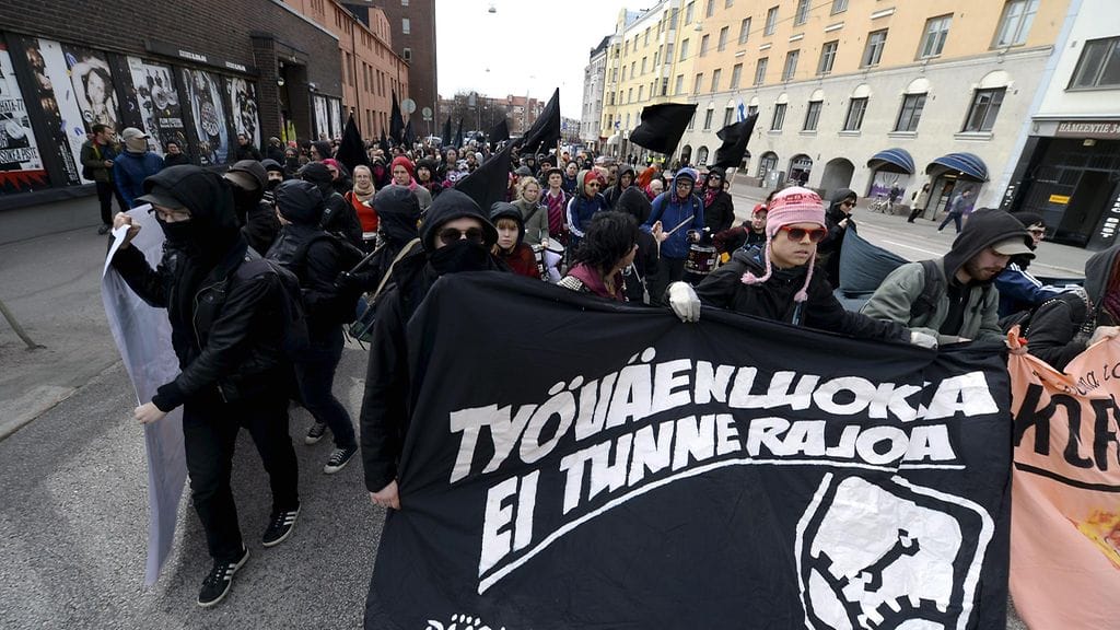 Anarkistien vappumarssi Helsingissä, 1. toukokuuta 2015.