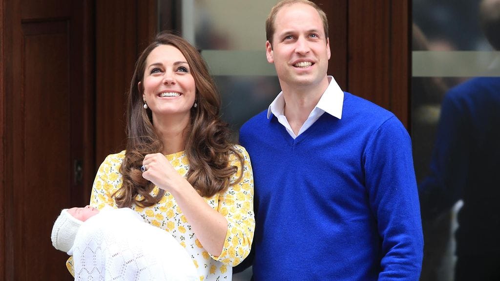 Catherine ja William esittelivät pikkuprinsessansa 2.5.2015. (2)