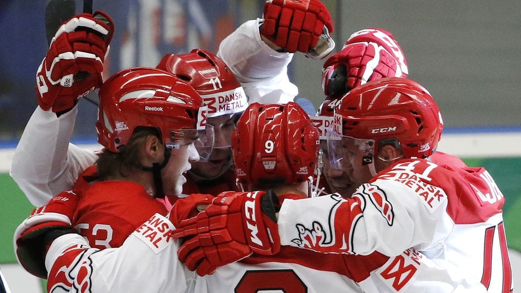 Tanskan pelaajat juhlivat 2015 MM-kisoissa.