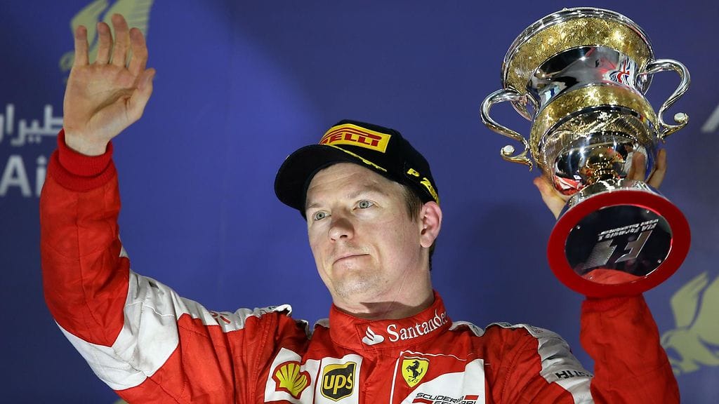 Kimi Räikkönen juhli kakkossijaa viime kaudella Bahrainissa.