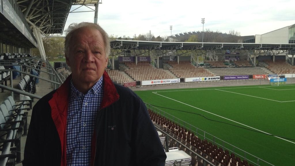 Heikki Riihiranta keskiviikkoaamuna Töölön jalkapallostadionilla.