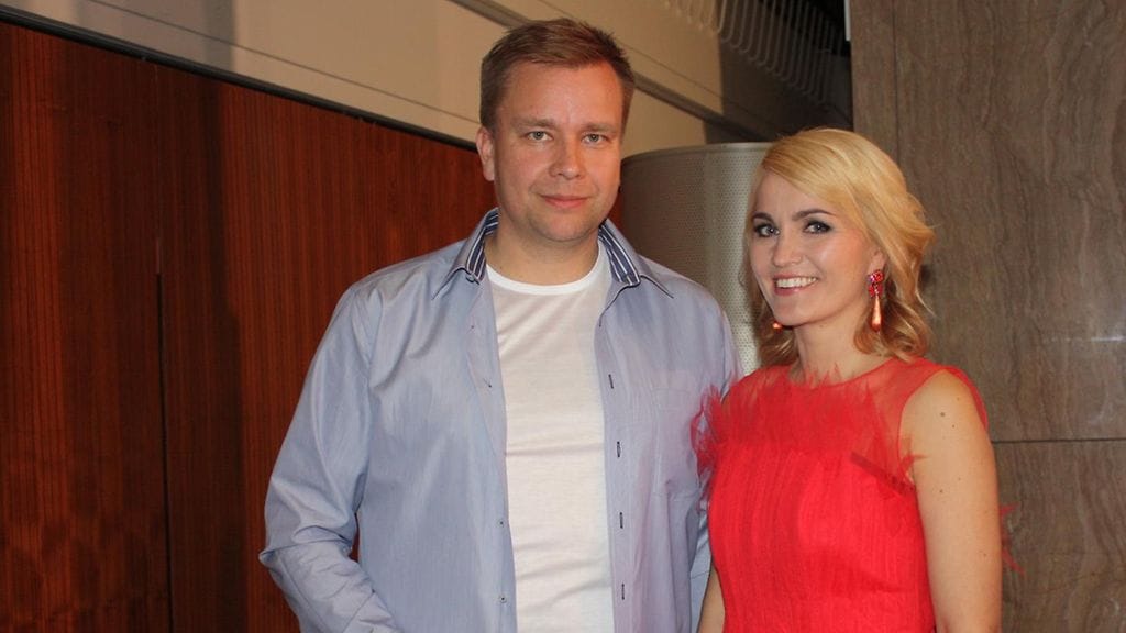 Antti Kaikkonen ja Satu Taiveaho osallistuivat MLL:n muotinäytökseen torstaina.