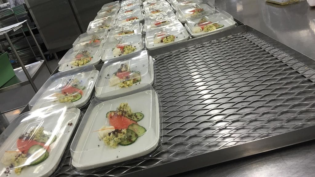 Finnairin lentojen bisnesluokassa tarjoillaan muun muassa lohta.