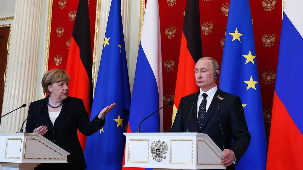 Putin ja Merkel arkistokuvassa.