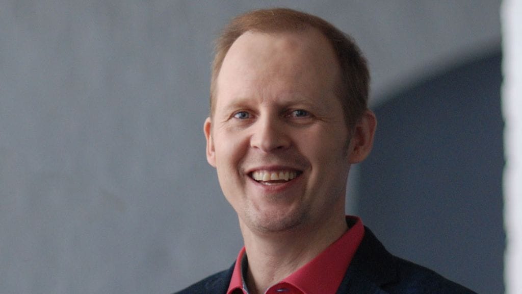 Ensitreffit alttarilla -asiantuntija Mikael Saarinen